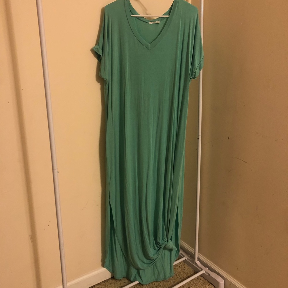 V-neck maxi dress